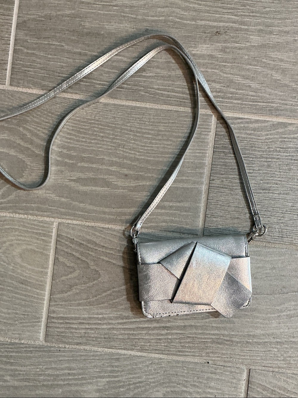 On 35th Rosemari Metallic Silver Crossbody Wallet Detachable Strap